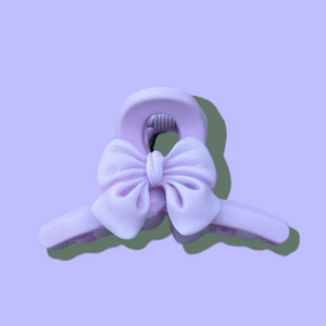 
            
                Load image into Gallery viewer, Lilac mini bow hair clip
            
        